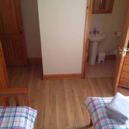 バリーキャッスル Tara House Bed & Breakfast エクステリア 写真