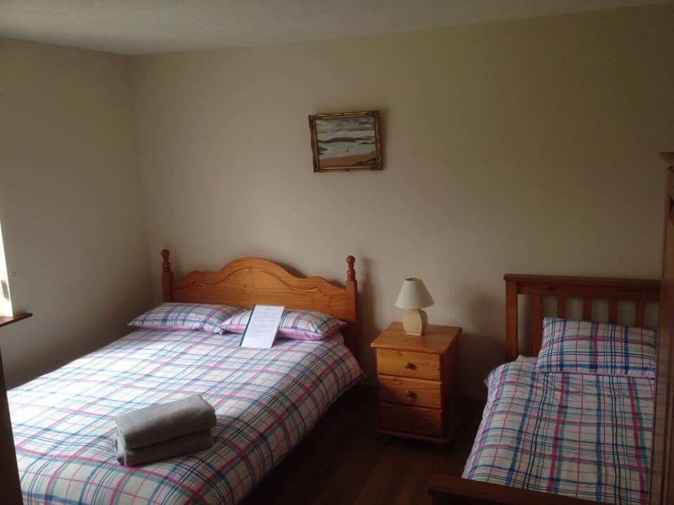 バリーキャッスル Tara House Bed & Breakfast エクステリア 写真